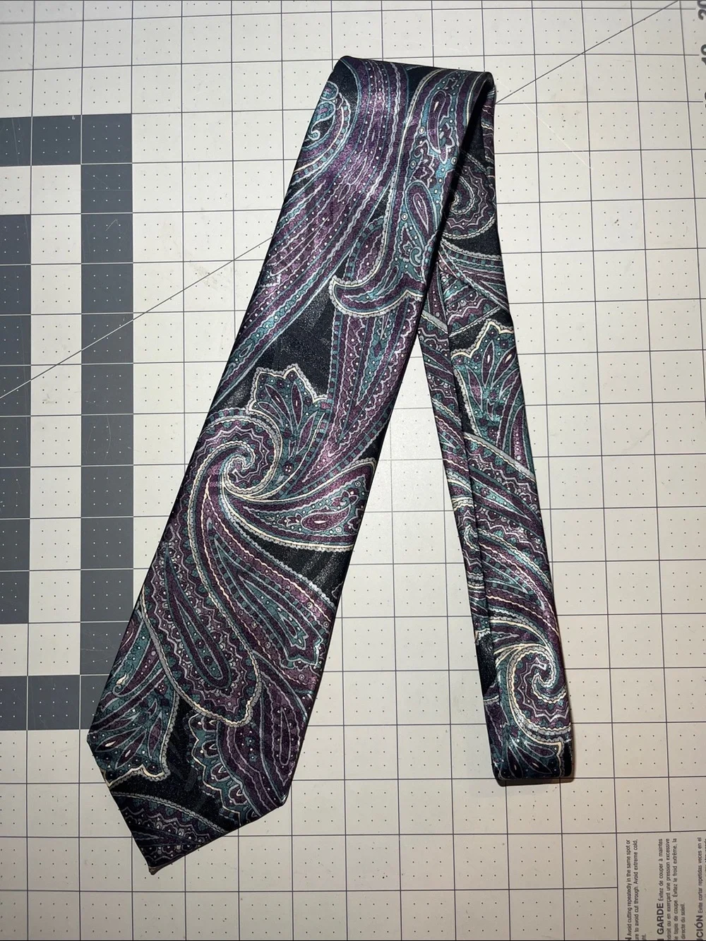 Chelsea refined paisley